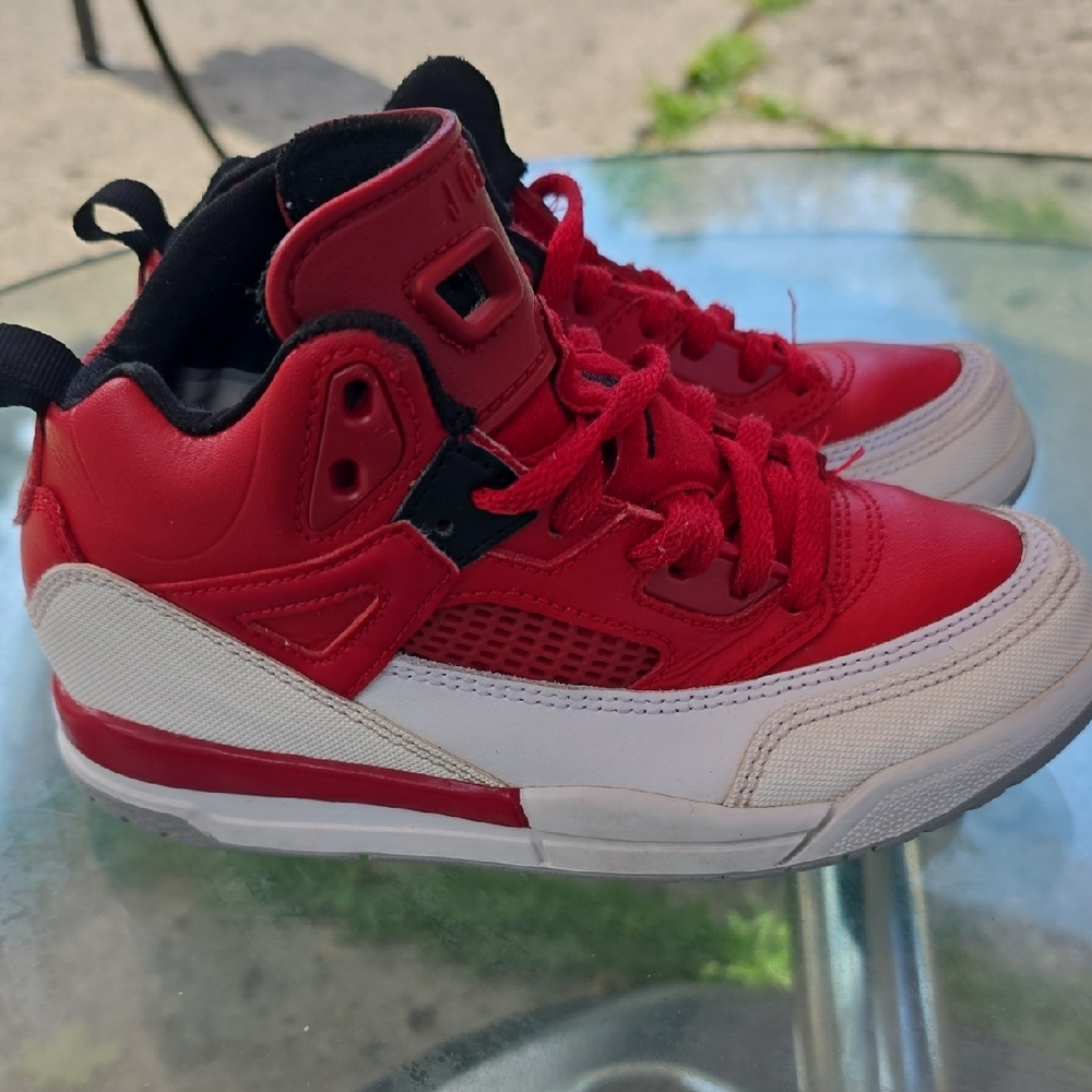 Retro Jordan Red and White Sneakers Mid-Top Basketball Style